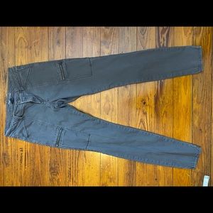 grey gap jeggings w/ multiple pockets